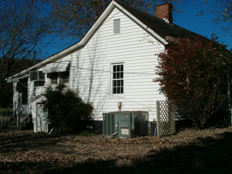 633 N Front St, Rockwood, TN 37854