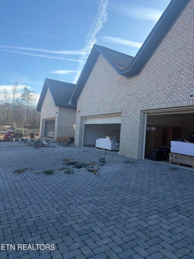 633 October Glory Ln, Knoxville, TN 37934