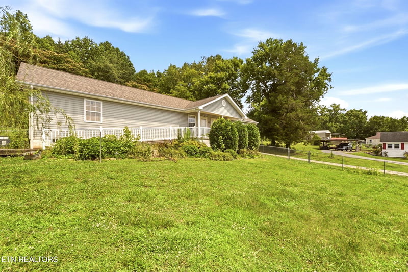 633 Russell Ave, Harriman, TN 37748