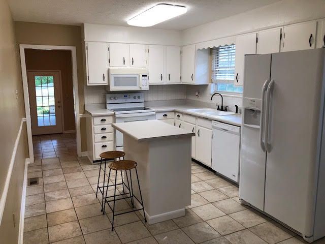633 Sinking Springs Rd, Clinton, TN 37716