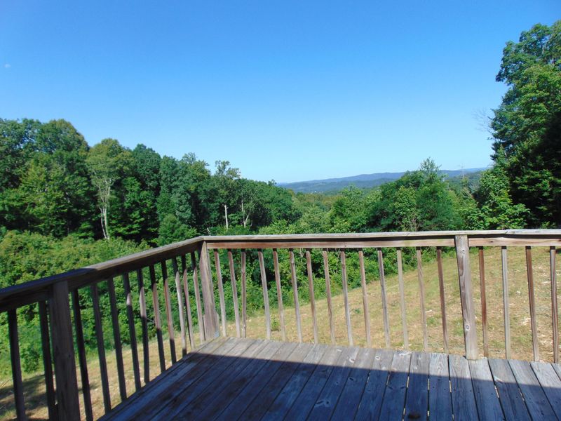 633 Skyline Dr, Harriman, TN 37748
