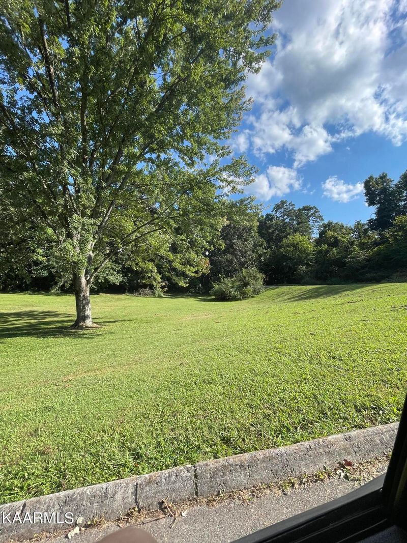 633 T St, Seymour, TN 37865