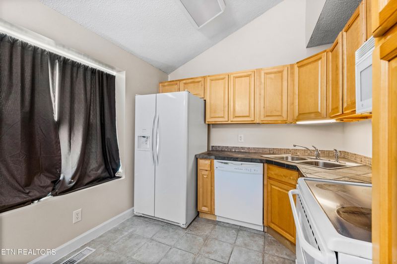 633 Vose Rd #F, Alcoa, TN 37701