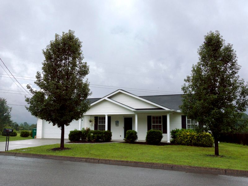6331 Gary Moore Ln, Powell, TN 37849