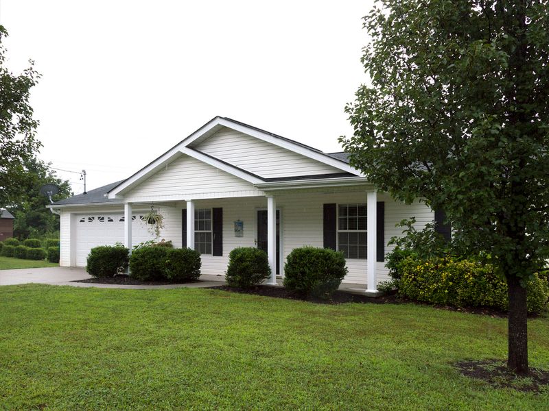 6331 Gary Moore Ln, Powell, TN 37849