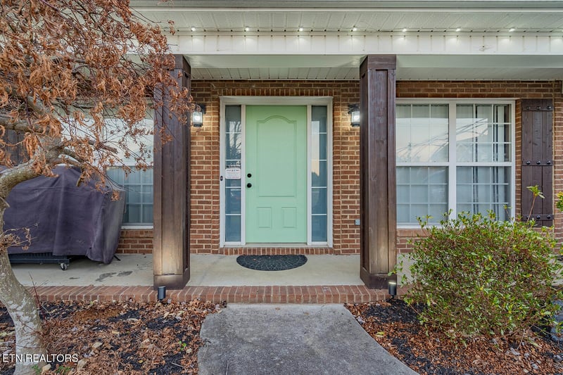 6331 Mcmillan Creek Dr, Knoxville, TN 37924