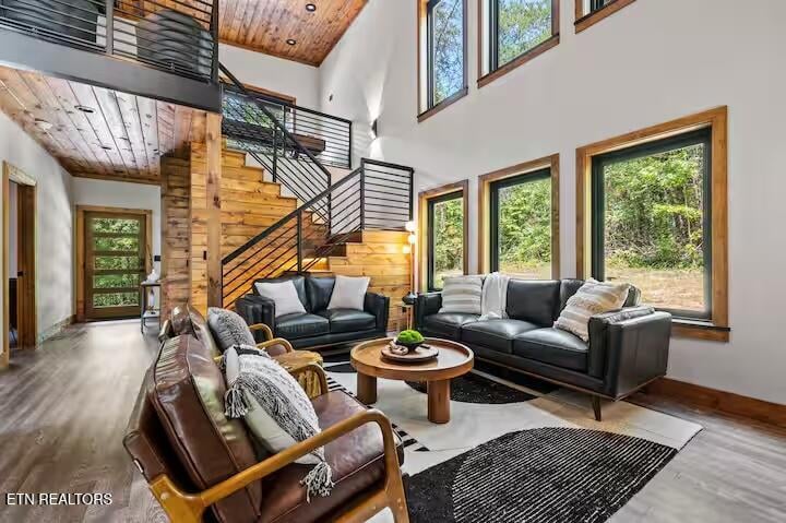 634 Gloryland Way, Pigeon Forge, TN 37863