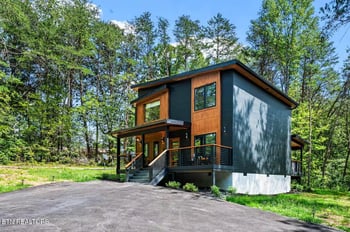 634 Gloryland Way, Pigeon Forge, TN 37863