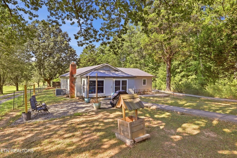 634 Johnson Rd, Oliver Springs, TN 37840
