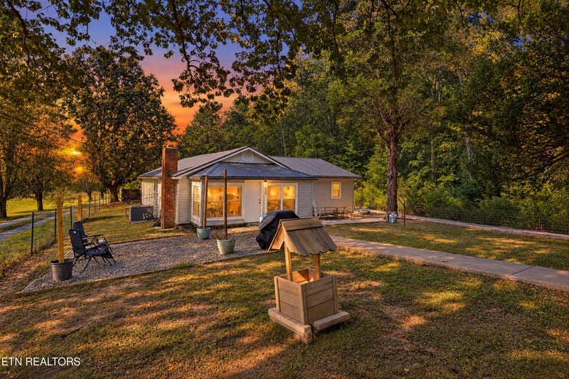 634 Johnson Rd, Oliver Springs, TN 37840