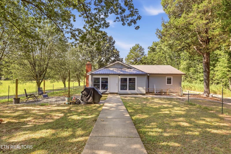 634 Johnson Rd, Oliver Springs, TN 37840