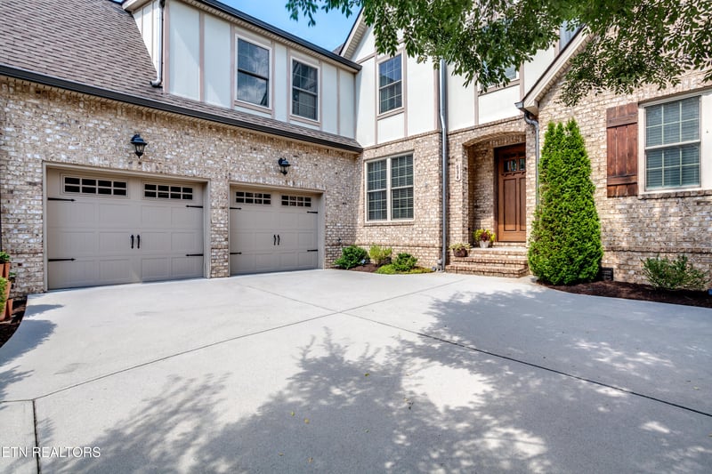 634 Oak Cove Ln, Knoxville, TN 37922