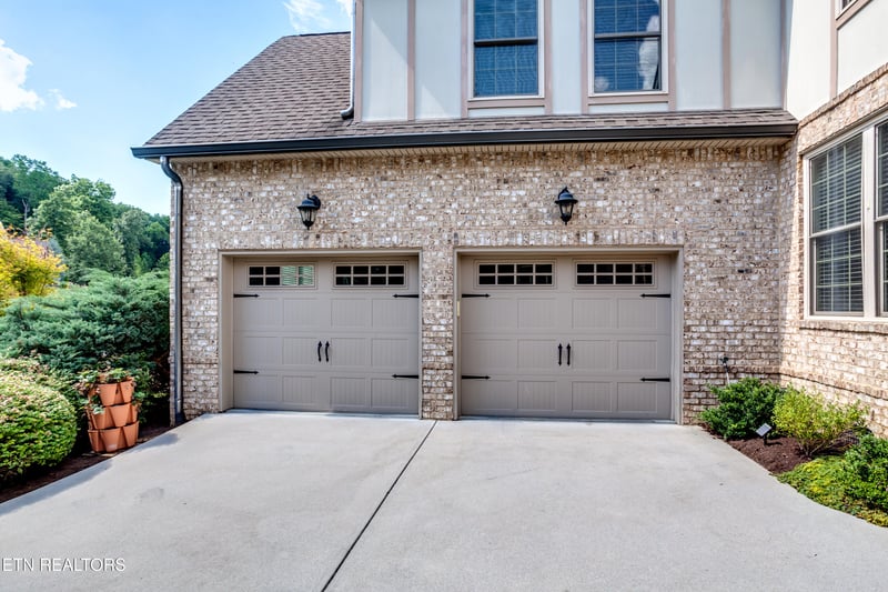 634 Oak Cove Ln, Knoxville, TN 37922