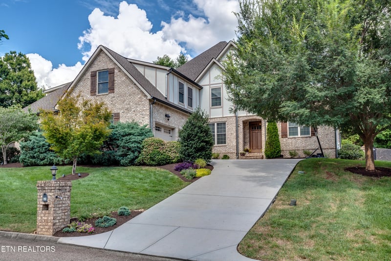 634 Oak Cove Ln, Knoxville, TN 37922
