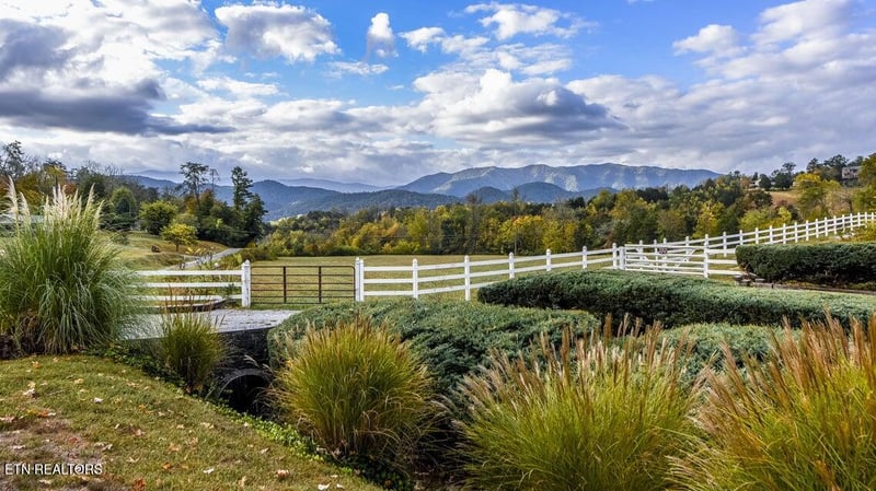 634 Old Cedar Creek Rd, Townsend, TN 37882