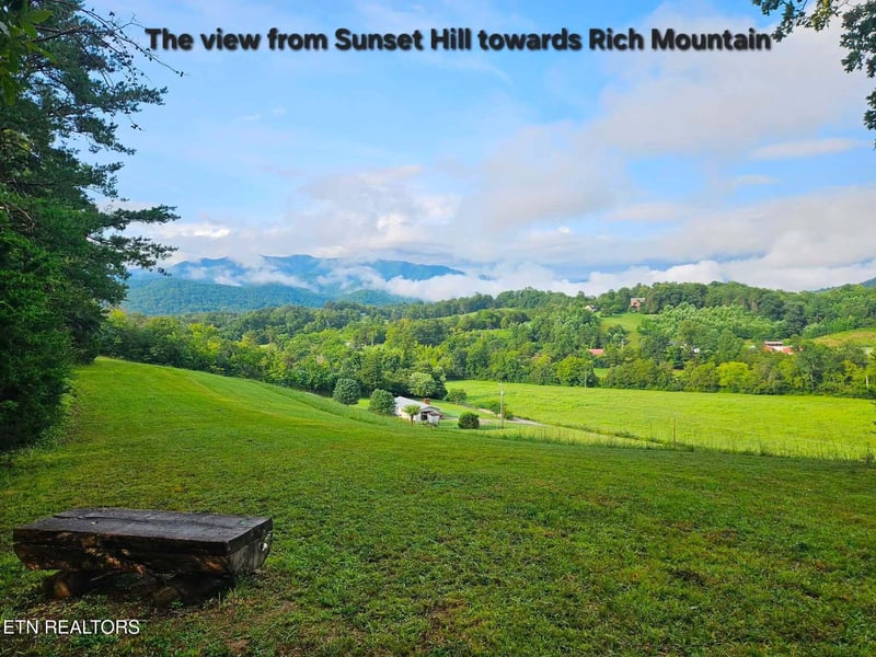 634 Old Cedar Creek Rd, Townsend, TN 37882