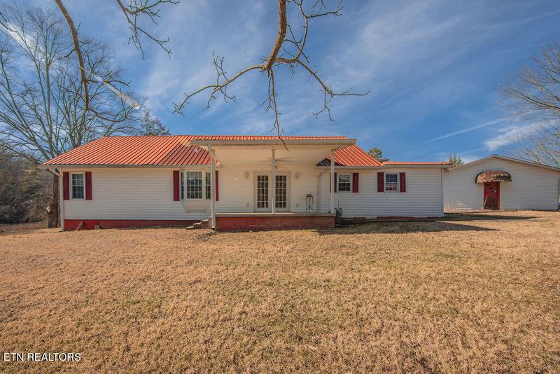 634 Swan Pond Rd, Harriman, TN 37748