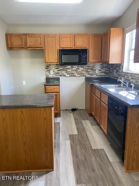6348 Gary Moore Ln, Powell, TN 37849