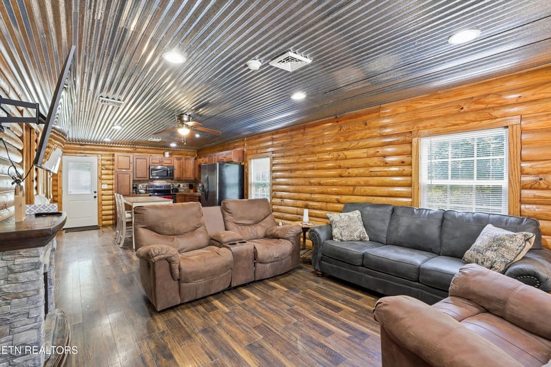 635 Briceville Hwy, Rocky Top, TN 37769