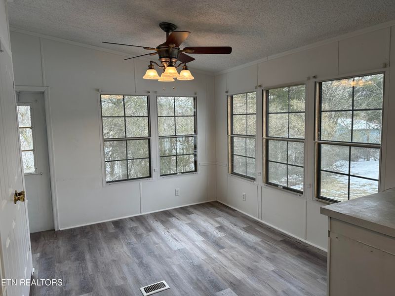 635 E Raccoon Valley Dr, Heiskell, TN 37754