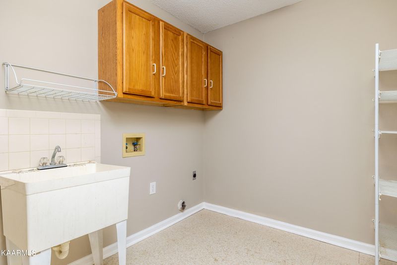635 Farragut Commons Dr, Farragut, TN 37934