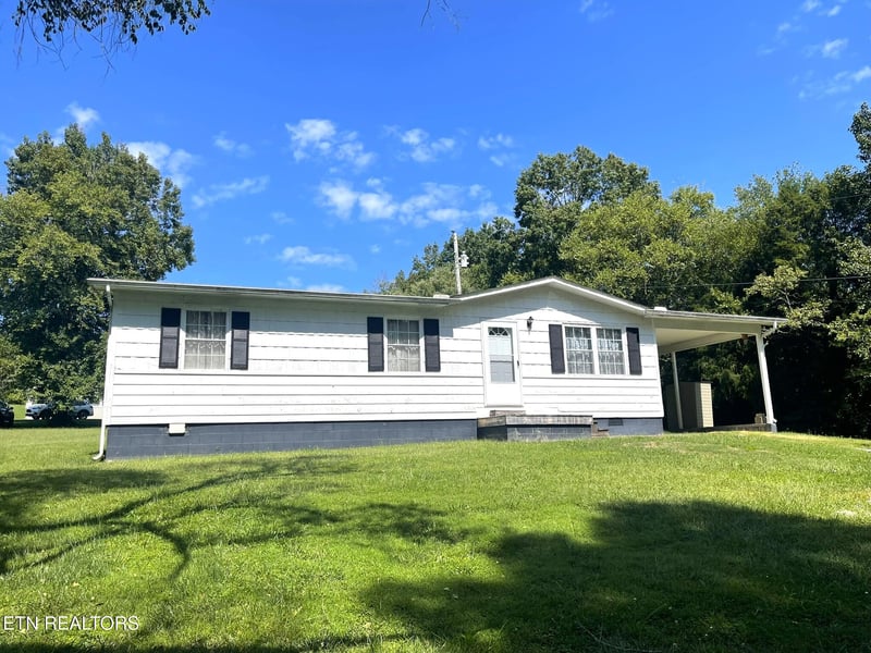 635 W Vinegar Valley Rd, Friendsville, TN 37737