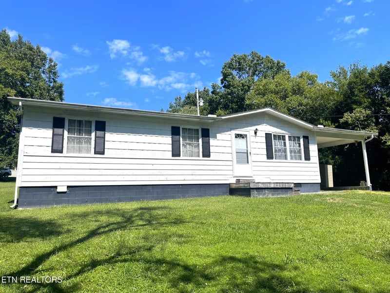 635 W Vinegar Valley Rd, Friendsville, TN 37737