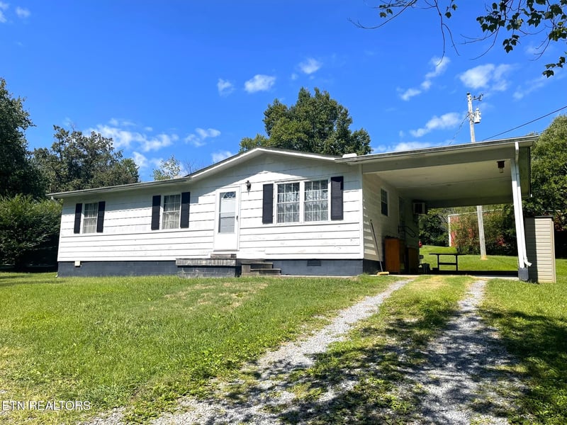 635 W Vinegar Valley Rd, Friendsville, TN 37737