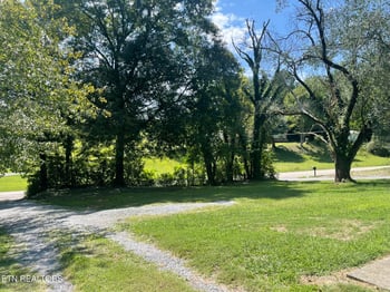 635 W Vinegar Valley Rd, Friendsville, TN 37737