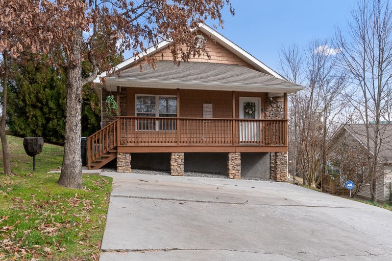 636 Lloyd Huskey Rd, Pigeon Forge, TN 37863