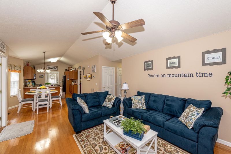 636 Lloyd Huskey Rd, Pigeon Forge, TN 37863