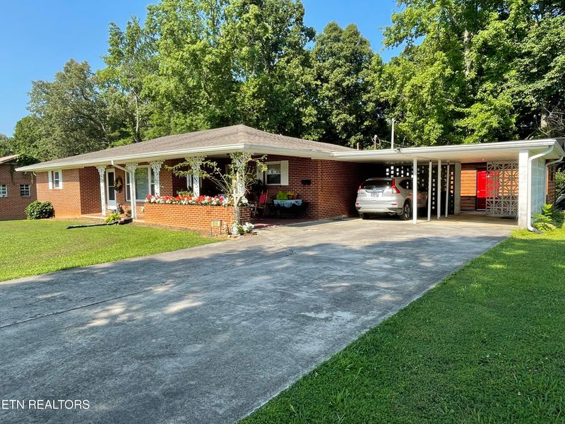 636 N Washington Ave, Etowah, TN 37331