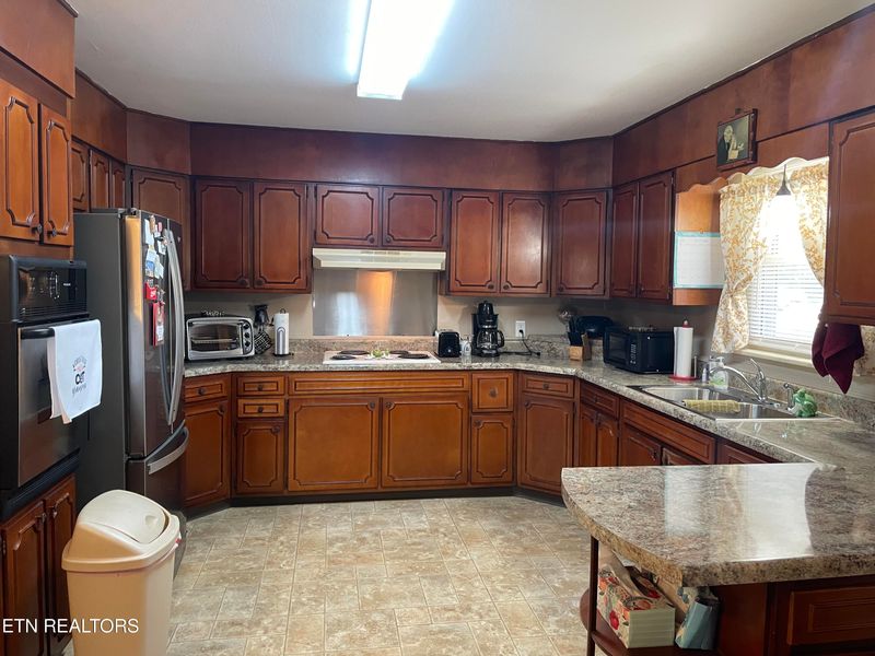 636 N Washington Ave, Etowah, TN 37331