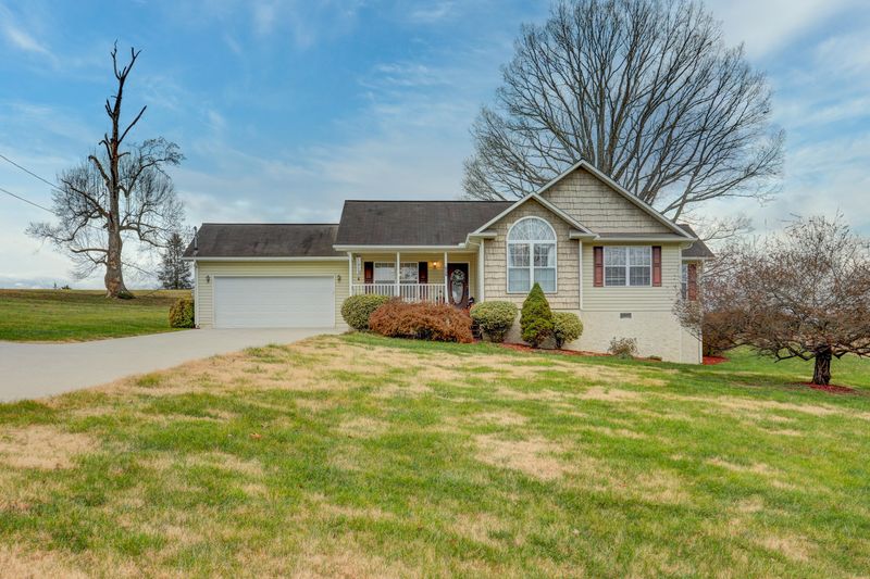 636 Pinecrest Rd, Jacksboro, TN 37757