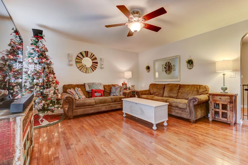 636 Pinecrest Rd, Jacksboro, TN 37757