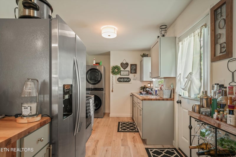 636 Robertsville Rd, Oak Ridge, TN 37830