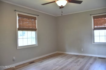 636 Robertsville Rd, Oak Ridge, TN 37830