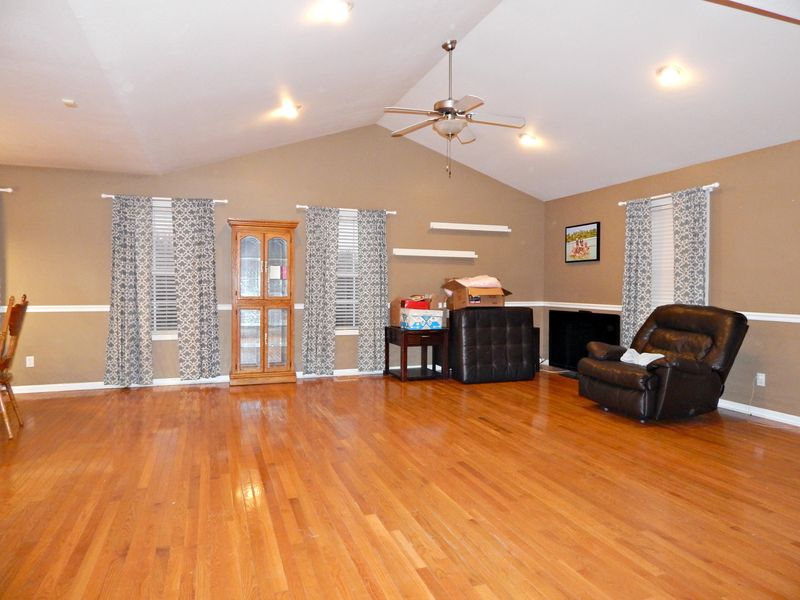 637 Emory River Rd, Harriman, TN 37748