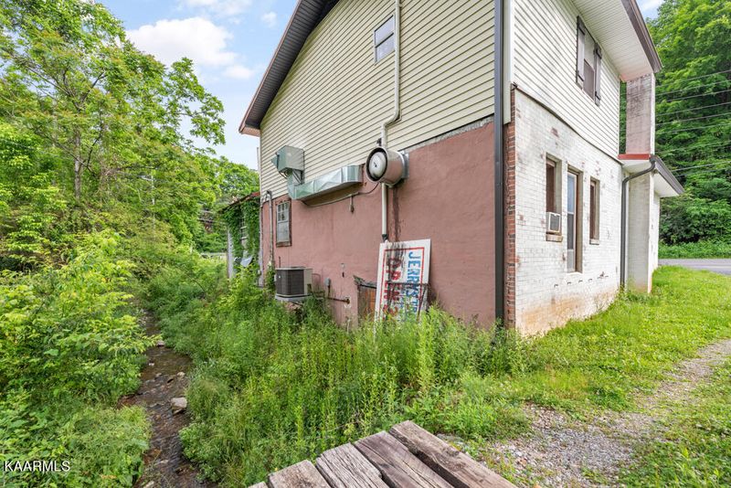637 Sulphur Springs Rd, Clinton, TN 37716