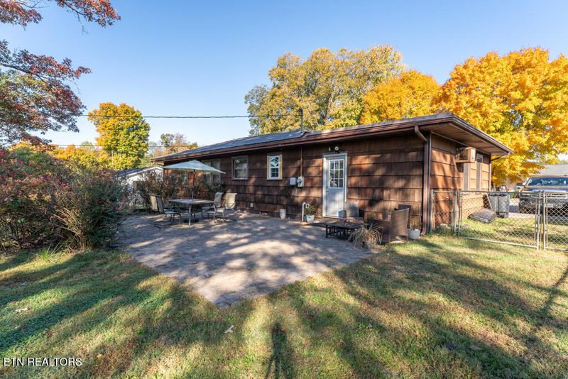 637 Sunview Dr, Athens, TN 37303
