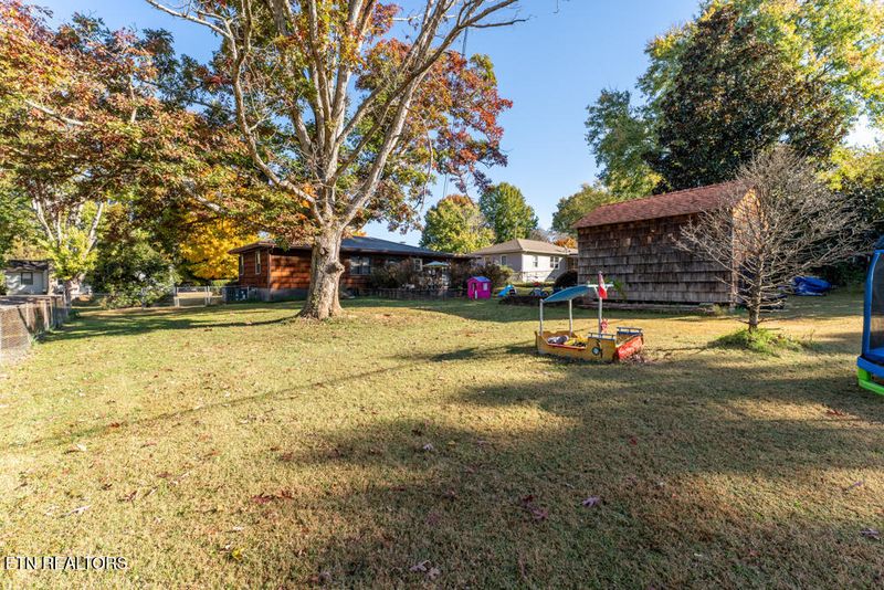 637 Sunview Dr, Athens, TN 37303