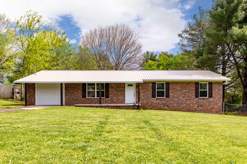 638 Cedar Cir, Lenoir City, TN 37772