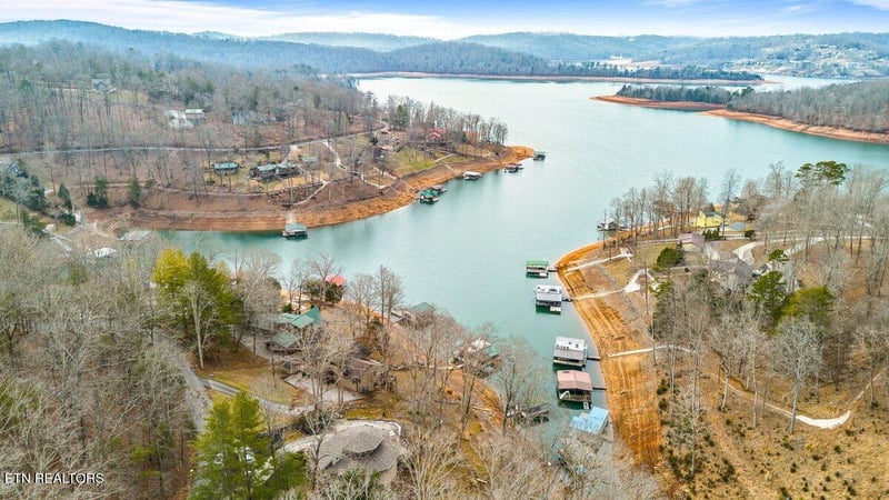 639 Deerwood Ln, Lafollette, TN 37766