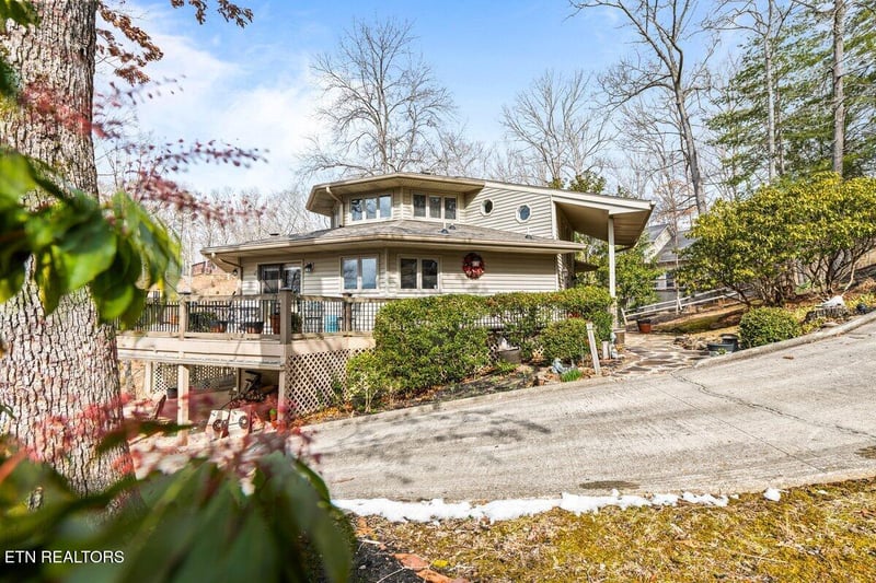 639 Deerwood Ln, Lafollette, TN 37766