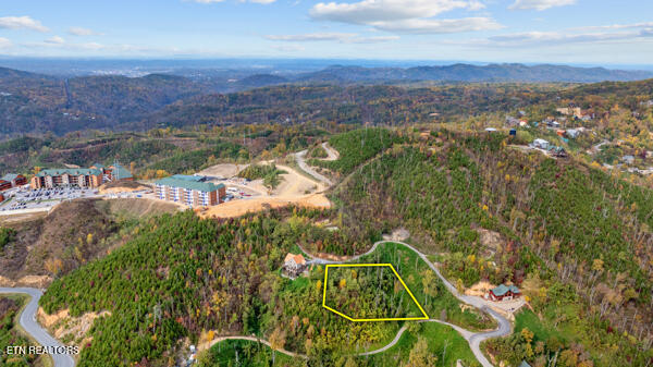 639 Kristis Pl, Gatlinburg, TN 37738