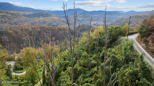 639 Kristis Pl, Gatlinburg, TN 37738