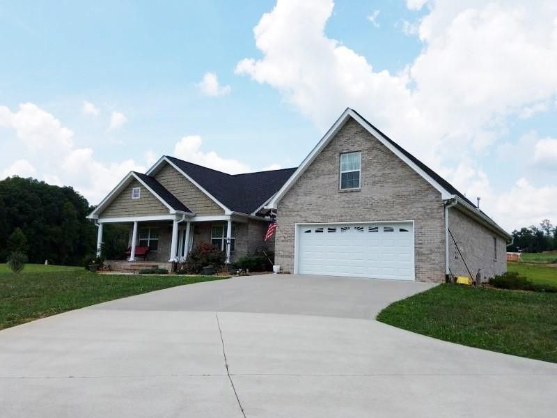 639 Mays Valley Rd, Harriman, TN 37748