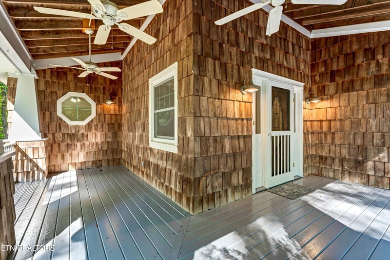 64 Chestnut Dr, Norris, TN 37828