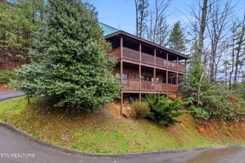 640 Cub Path Way, Gatlinburg, TN 37738