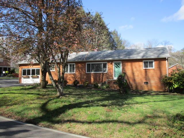 6400 Grove Dr, Knoxville, TN 37918